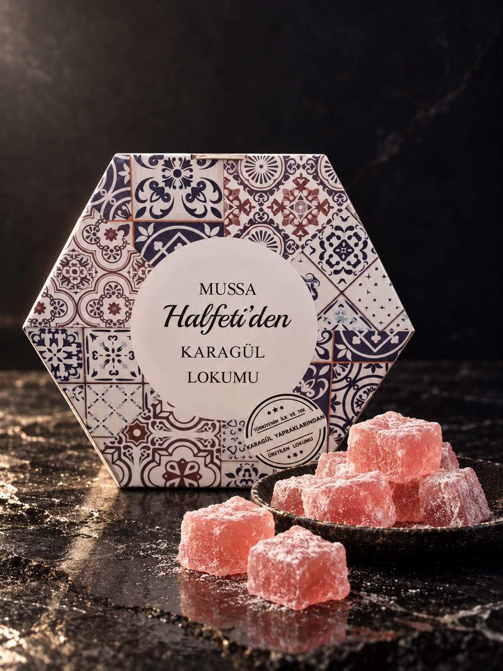 MUSSA Karagül Lokumu desenli kutu ve lokum parçaları